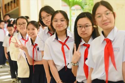 Học sinh tìm hiểu pháp luật về phòng, chống bạo lực trên không gian mạng