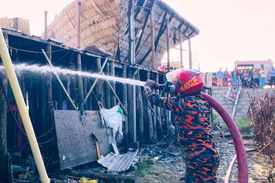 Hiện trường vụ hỏa hoạn thiêu rụi khu nghỉ dưỡng ven biển ở Bangladesh
