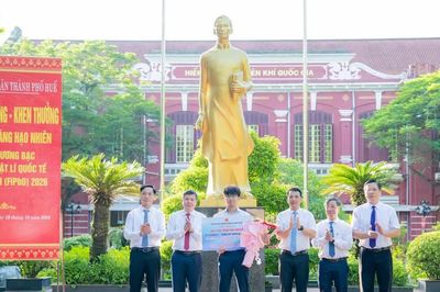 TP Huế thưởng 150 triệu đồng nam sinh đạt Huy chương Bạc Olympic Vật lí quốc tế