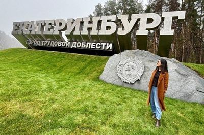 Đến Ekaterinburg, chạm vào hai châu lục