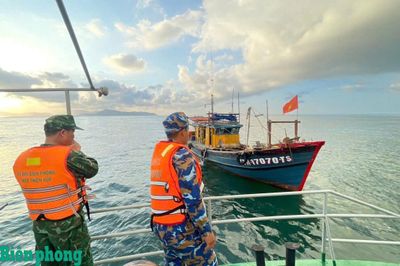 Bộ đội Biên phòng thành phố Huế bắt giữ 3 tàu cá khai thác thủy sản trái phép