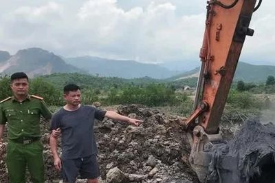 Công an Quảng Ninh lật tẩy chiêu trò chôn lấp trái phép hàng trăm tấn chất thải