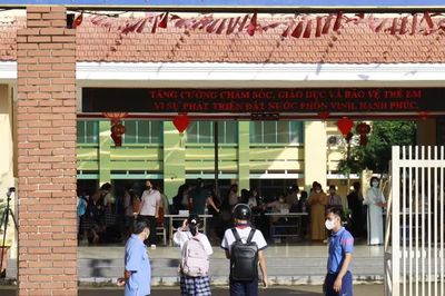 Vụ học sinh tử vong vì não mô cầu: Trường dừng bán trú, cấp kháng sinh cho hơn 2.000 người