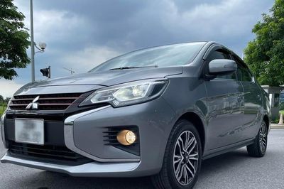 Ngân hàng rao bán cả lô 5 xe ô tô Mitsubishi giá khởi điểm chỉ như 1 xe mới