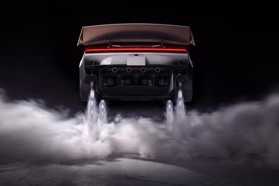 'Siêu xe bay' Tesla Roadster nhận đặt cọc nhưng không phải có tiền là mua được