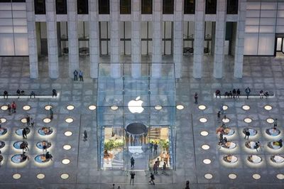 Apple Store đứng trước cảnh không có iPhone Duo để bán trong ngày mở bán?