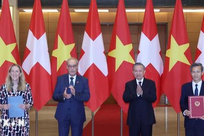 Tổng thống Liên bang Thụy Sĩ Guy Parmelin và Phu nhân kết thúc tốt đẹp chuyến thăm chính thức Việt Nam