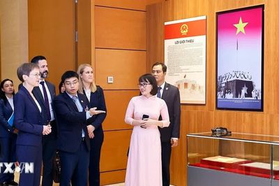Thủ tướng Liechtenstein tham quan Bảo tàng Quốc hội Việt Nam