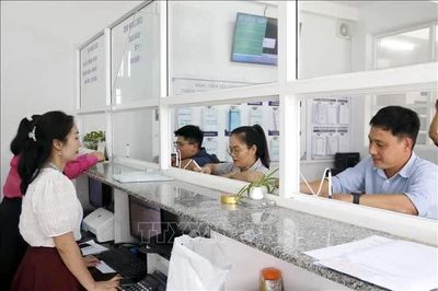 Làm việc ngoài giờ hành chính vì mục tiêu tăng trưởng 2 con số