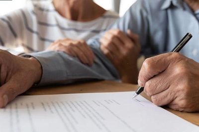 Cụ ông 84 tuổi để lại tài sản cho người vợ bí ẩn, tòa tuyên bố danh tính gây chấn động
