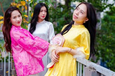 Diễn đàn tháng 10: Khi người trẻ chưa có gì trong tay, tự trọng nằm ở đâu?