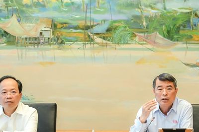 Thủ tướng yêu cầu gỡ chi phí trung gian, hạ áp lực giá nhà, xăng dầu và y tế