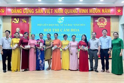 Hội Liên hiệp Phụ nữ xã Bắc Ninh Hòa tổ chức hội thi cắm hoa