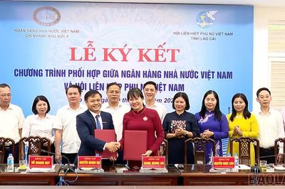 Phó Thủ tướng Thường trực Chính phủ Phạm Gia Túc dự lễ ký kết phối hợp giữa Ngân hàng Nhà nước Việt Nam với Hội Liên hiệp Phụ nữ Việt Nam