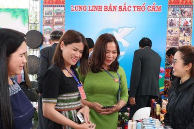 Phát huy vai trò phụ nữ trong tham gia xây dựng Đảng, chính quyền