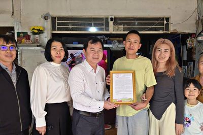 Bí thư Tỉnh ủy Lâm Đồng Y Thanh Hà Niê Kđăm gửi thư khen vợ chồng tặng 4.000 cành hoa tri ân liệt sĩ