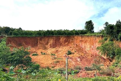 Xã Bảo Lâm 3 tìm phương án khắc phục điểm sạt lở đất từ taluy cao gần 15 m