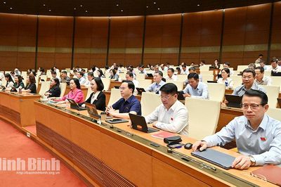 Đoàn ĐBQH tỉnh Ninh Bình góp ý các dự án Luật Đấu giá tài sản, Luật Luật sư và Luật Nuôi con nuôi