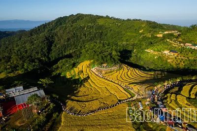Bản Mừng Cao Phong - sắc màu du lịch vùng cao