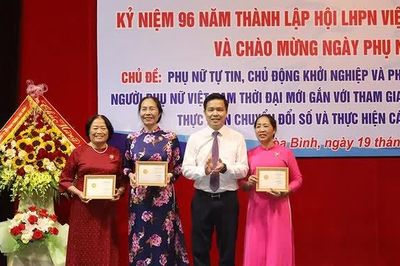 Hội Liên hiệp Phụ nữ phường Hòa Bình gặp mặt, tọa đàm nhân Ngày Phụ nữ Việt Nam 20/10