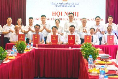 Gắn thi đua với nâng cao chất lượng xét xử