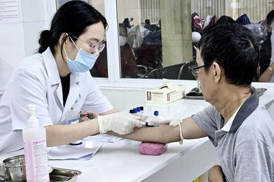 Giảm áp lực khám bệnh vào giờ cao điểm