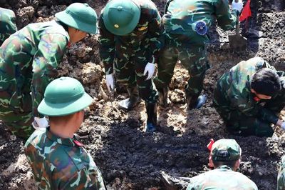 Ngày 19-10: Quy tập được 14 hài cốt liệt sĩ, cùng 4 bộ di vật kèm theo tại Công viên Lê Thị Riêng