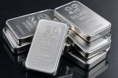 Ngày 19/10: Giá bạc sáng đầu tuần đồng loạt tăng
