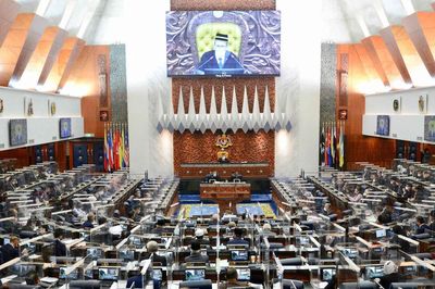 Nghị viện Malaysia từng bước được trao lại quyền tự chủ hành chính