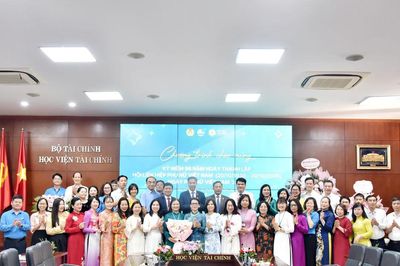 Nữ giới - chủ thể tham gia kiến tạo các giá trị kinh tế trong nền kinh tế bạc