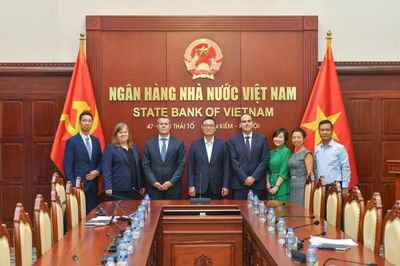 Phó Thống đốc Phạm Quang Dũng tiếp Đại sứ Thụy Sỹ, Giám đốc Hợp tác và Phát triển kinh tế SECO