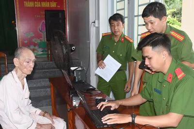 Công an Vĩnh Long: Tích cực thu nhận mẫu sinh phẩm ADN thân nhân liệt sĩ