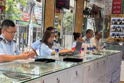 Phát hiện công ty kinh doanh trang sức nghi giả mạo nhãn hiệu