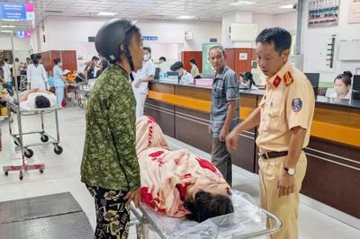 Kịp thời cứu sống người phụ nữ nhảy cầu Vàm Cống