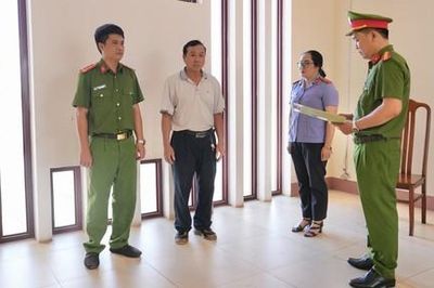 Khởi tố đối tượng dùng hương liệu để sản xuất cà phê bột giả
