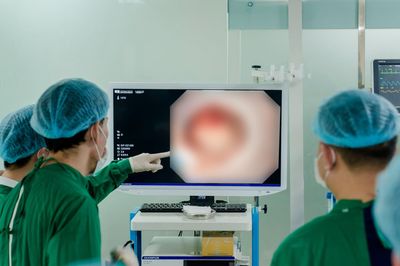Đau đầu chóng mặt tưởng tiền đình, bàng hoàng phát hiện ung thư phổi di căn não