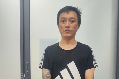 Danh tính người đàn ông dùng gậy đập phá ô tô ở TP.HCM