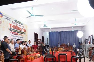 Sôi động những phiên 'chợ số' ở xã Thường Tín