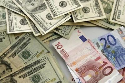 Đồng euro chịu sức ép từ bất ổn chính trị tại Pháp và giá năng lượng cao