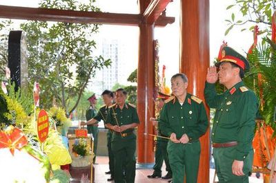 Sư đoàn Bộ binh 301 khánh thành Nhà bia tưởng niệm các Anh hùng liệt sĩ