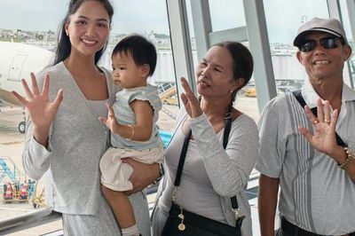 Bố mẹ đẻ H'Hen Niê có chuyến đi Châu Âu đầu tiên trong đời