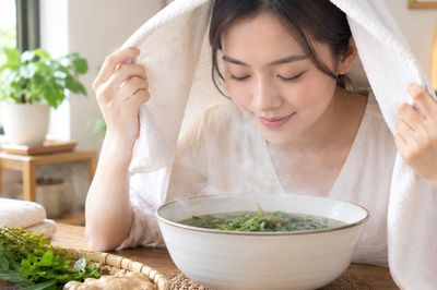 Mắc cúm A có nên xông lá để giảm triệu chứng?