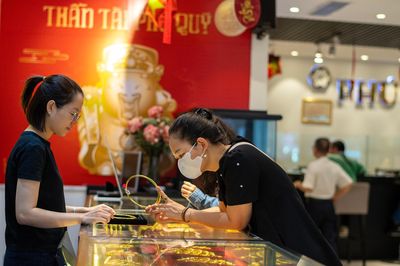 Giá vàng trong nước đang giảm cả triệu đồng mỗi lượng