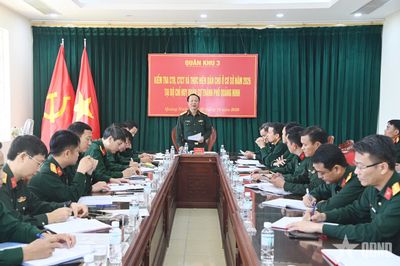 Kiểm tra công tác Đảng, công tác chính trị và thực hiện dân chủ ở cơ sở tại Bộ CHQS thành phố Quảng Ninh