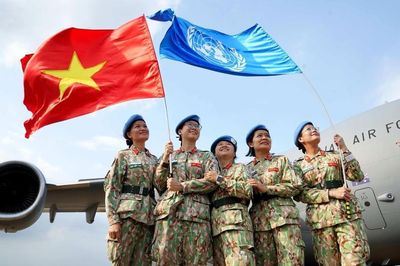 Vẻ đẹp người phụ nữ qua những khuôn hình lịch sử