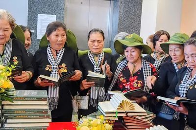 Giới thiệu phim tài liệu và tái bản sách 'Nữ du kích Củ Chi - những bông hoa đất thép'