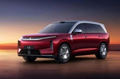 BYD Sealion 8 mới sẽ là chiếc xe tiên phong dùng màn hình 'siêu to khổng lồ'