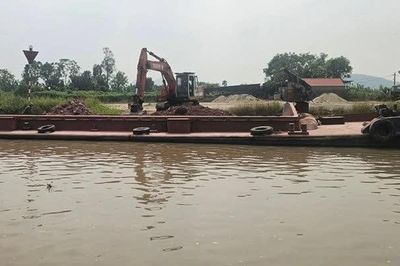 Cảnh sát đường thủy phát hiện 2 bến bãi hoạt động chưa được cấp phép
