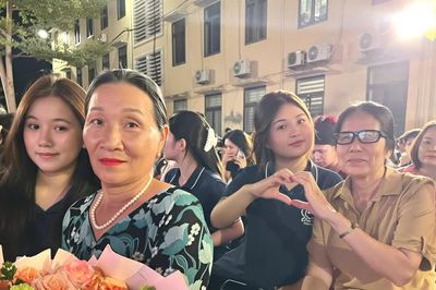 Giáo dục tình yêu thương cho học trò nhân ngày Phụ nữ Việt Nam