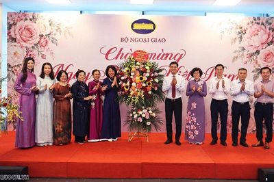 Tôn vinh phụ nữ ngành Ngoại giao nhân Ngày Phụ nữ Việt Nam 20/10